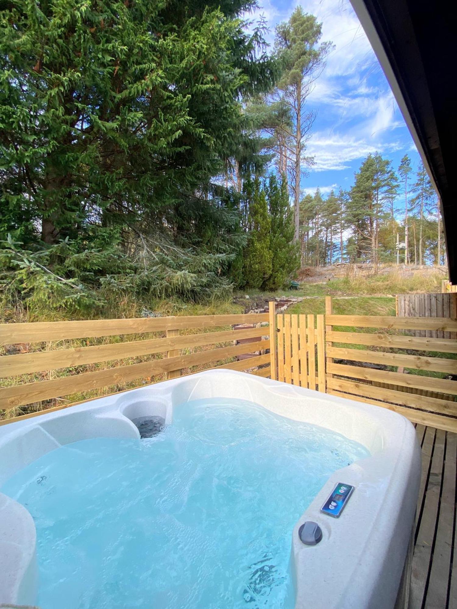 Kaoglen Wild-Hot Tub-Cairngorms-Pet Friendly Villa Balnald Exterior photo